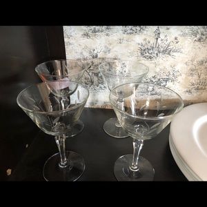 Set of etched glasses